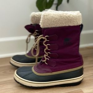 Size 9 Sorel lace-up winter “Carnival” boots